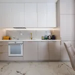 Gold&marble Luxe Apartment- Centre, Free Parking By Staynest