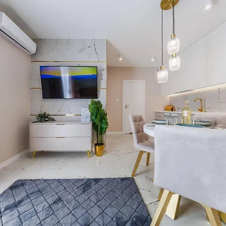 Gold&marble Luxe Apartment- Centre, Ac, Free Parking By Staynest Apartment Rzeszow