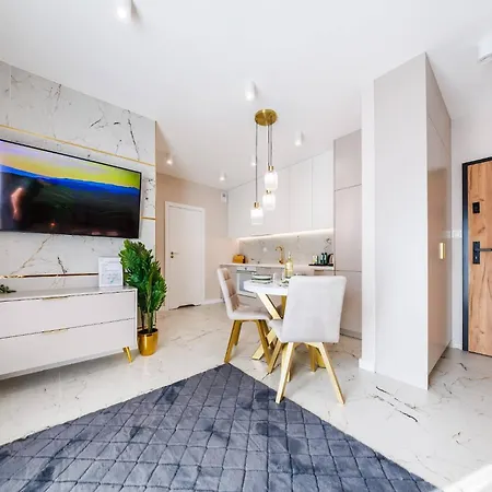 Gold&marble Luxe Apartment- Centre, Ac, Free Parking By Staynest *