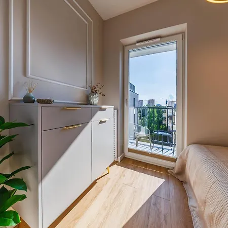 Gold&marble Luxe Apartment- Centre, Ac, Free Parking By Staynest *