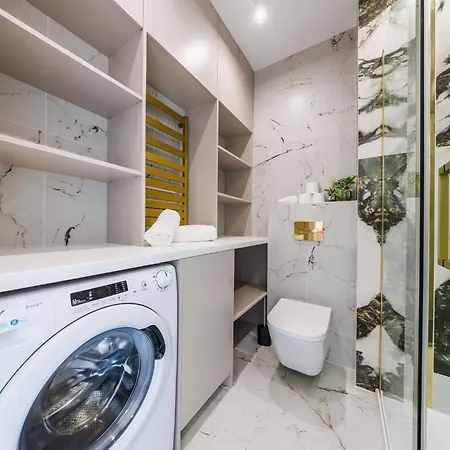 Gold&marble Luxe Apartment- Centre, Free Parking By Staynest