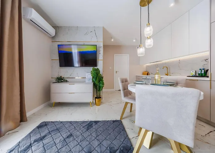 Gold&marble Luxe Apartment- Centre, Free Parking By Staynest Lägenhet Rzeszów