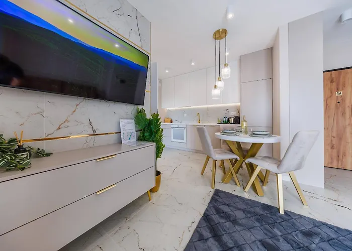 Gold&marble Luxe Apartment- Centre, Free Parking By Staynest