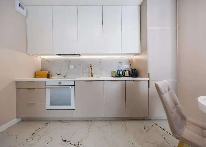 Gold&marble Luxe Apartment- Centre, Free Parking By Staynest