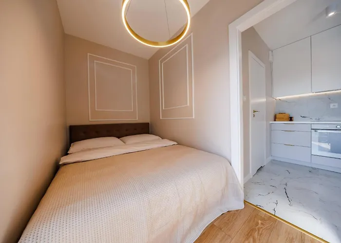 Gold&marble Luxe Apartment- Centre, Free Parking By Staynest